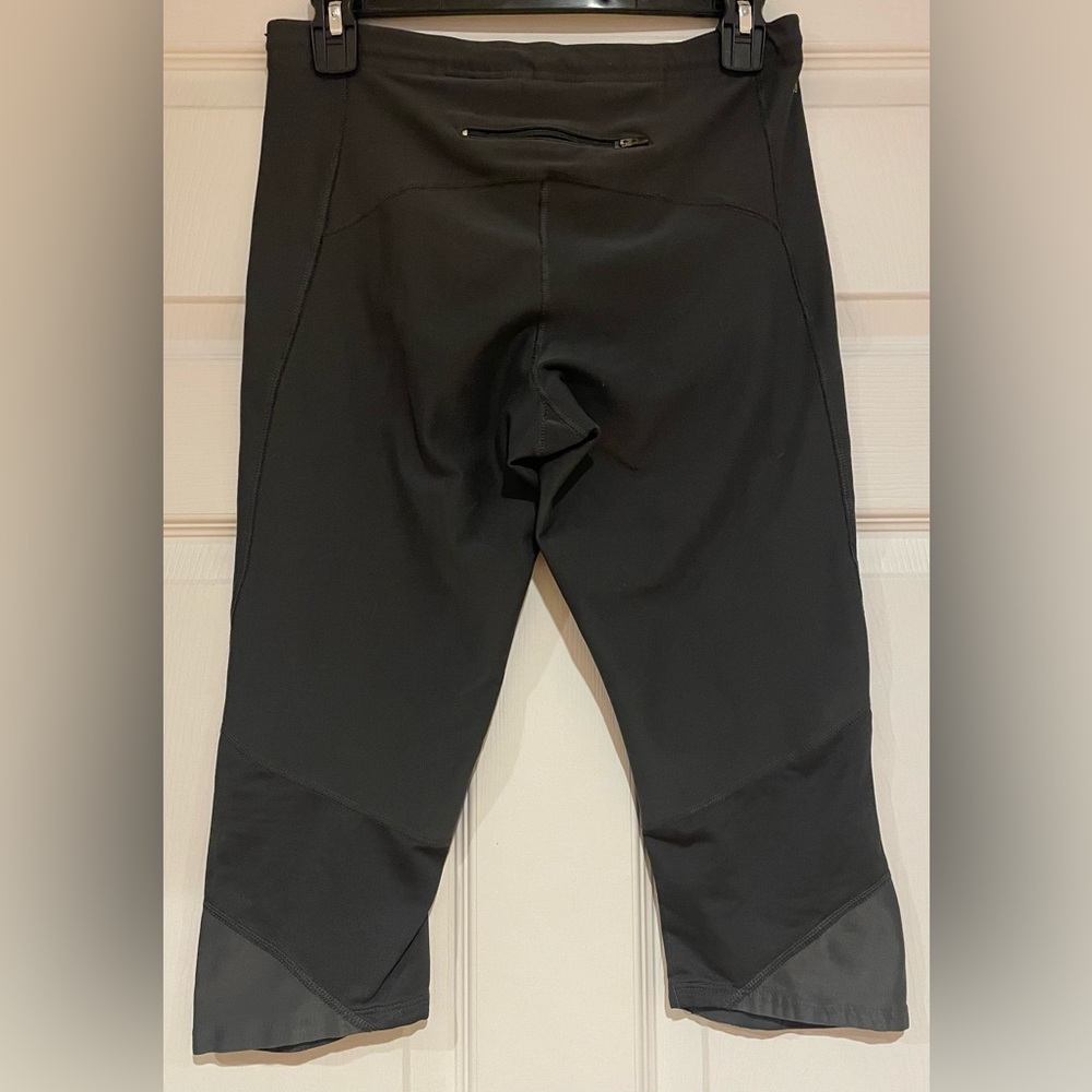 ⭐️3/$15⭐️Nike Charcoal Cropped Leggings - Picture 2 of 10